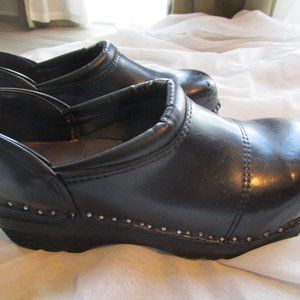 Troentorp Picasso clogs. Leather, wood bottom, rubber traction